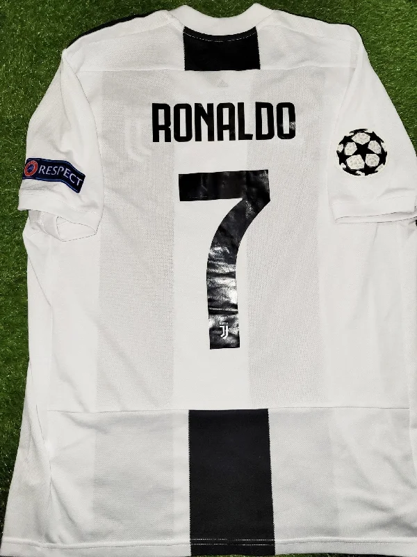 Cristiano Ronaldo Juventus 2018 2019 DEBUT UEFA Soccer Jersey Shirt L SKU# CF3489